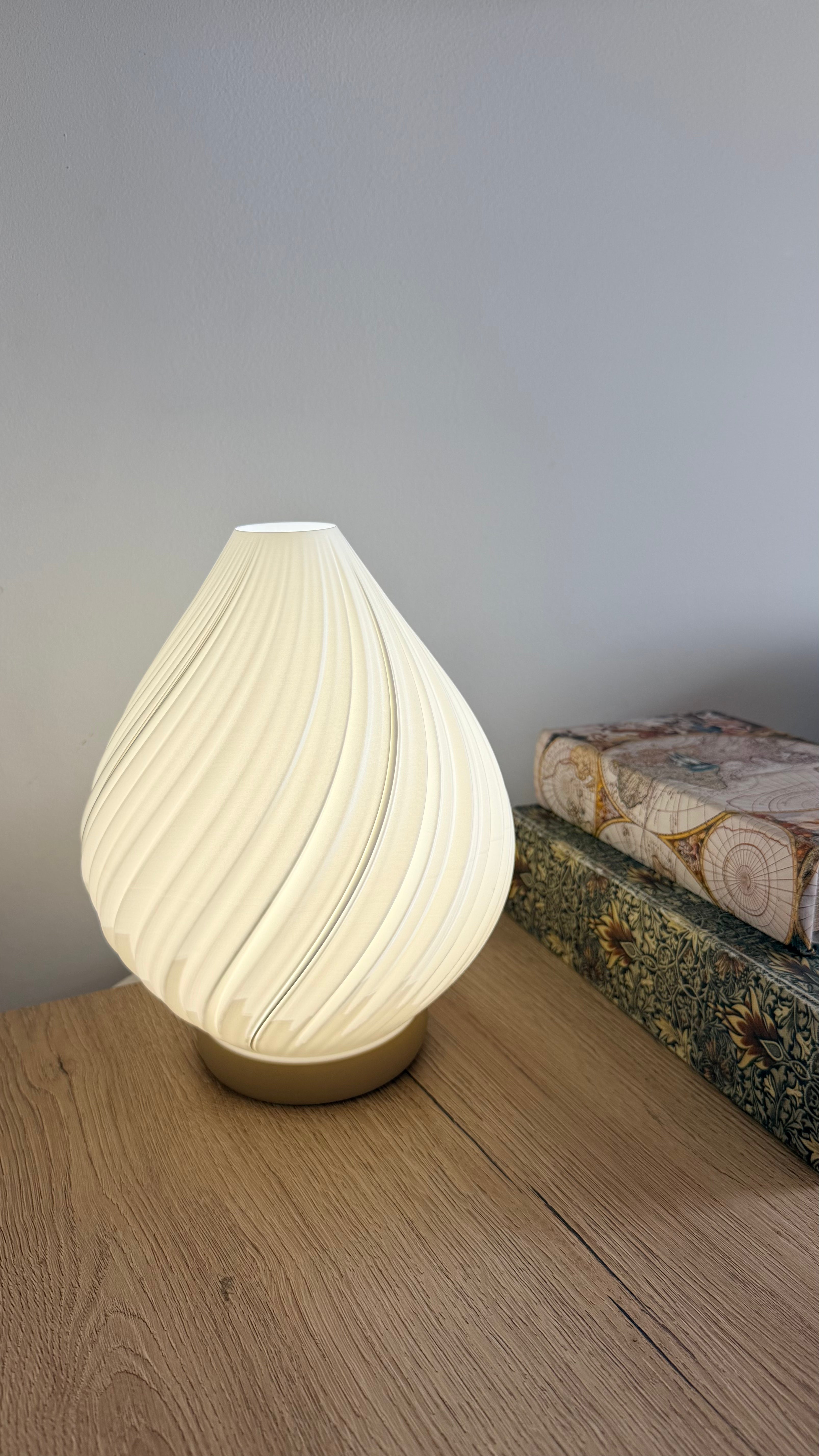 Esten Kap Lamp