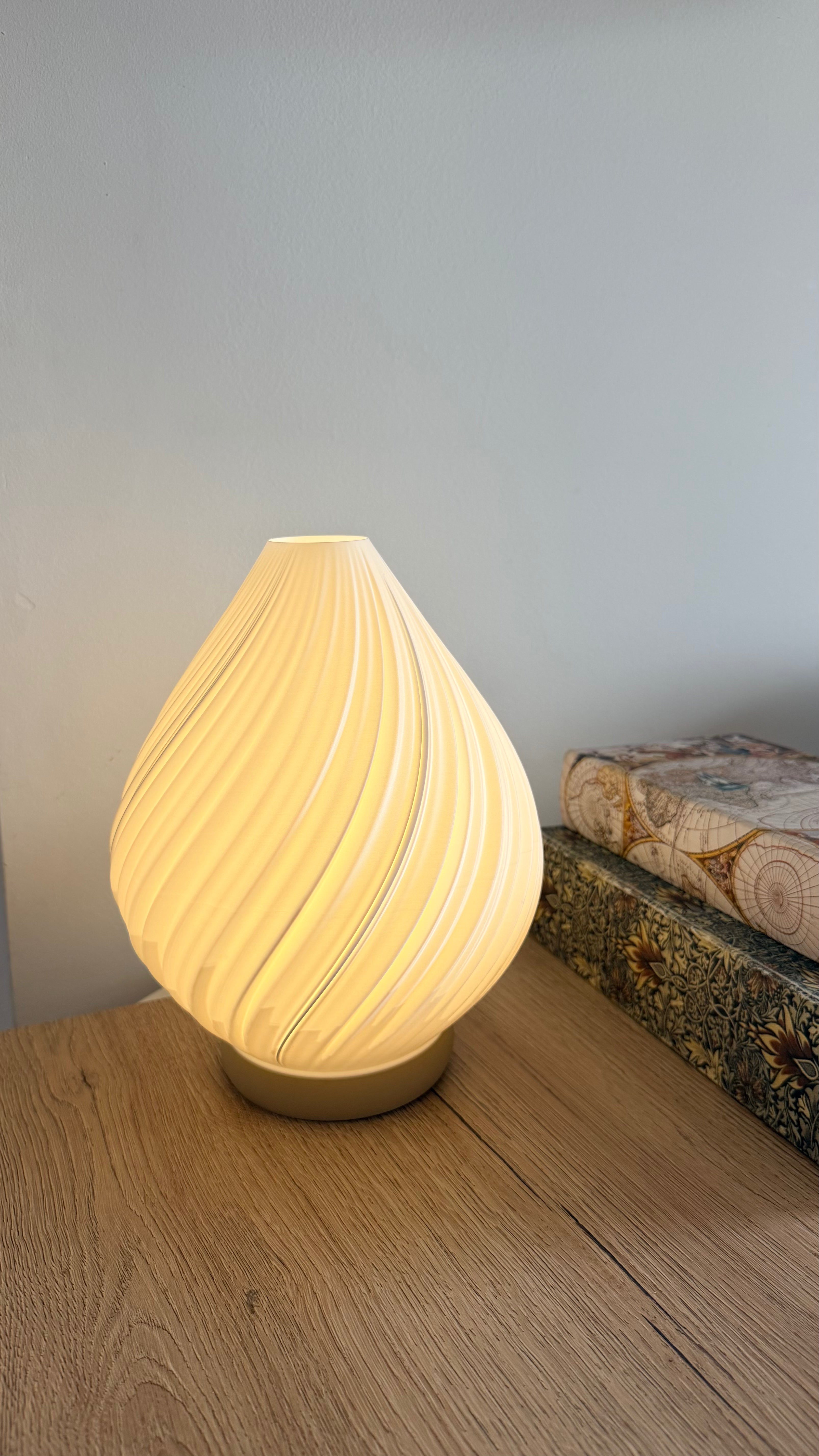 Esten Kap Lamp