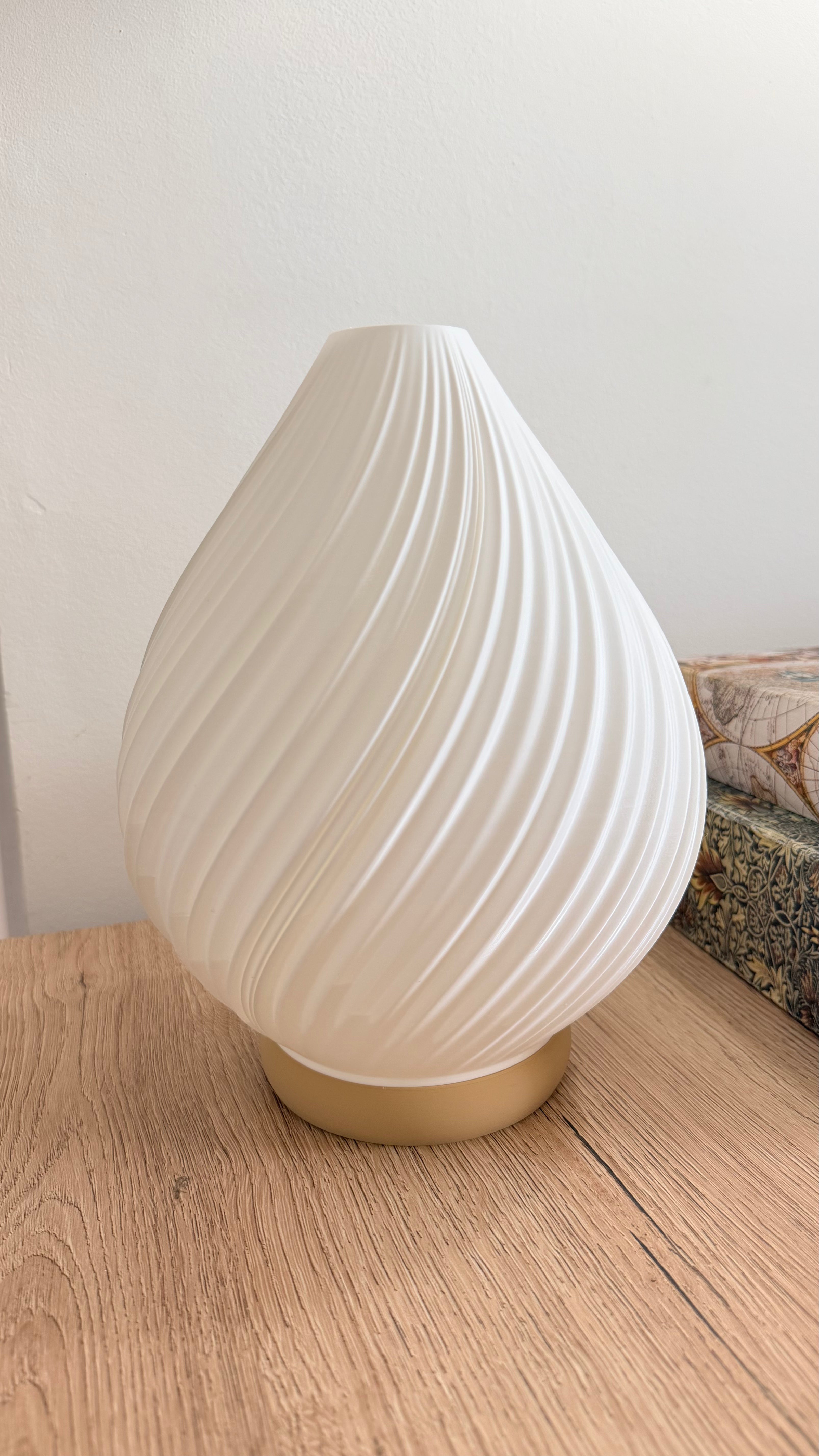 Esten Kap Lamp