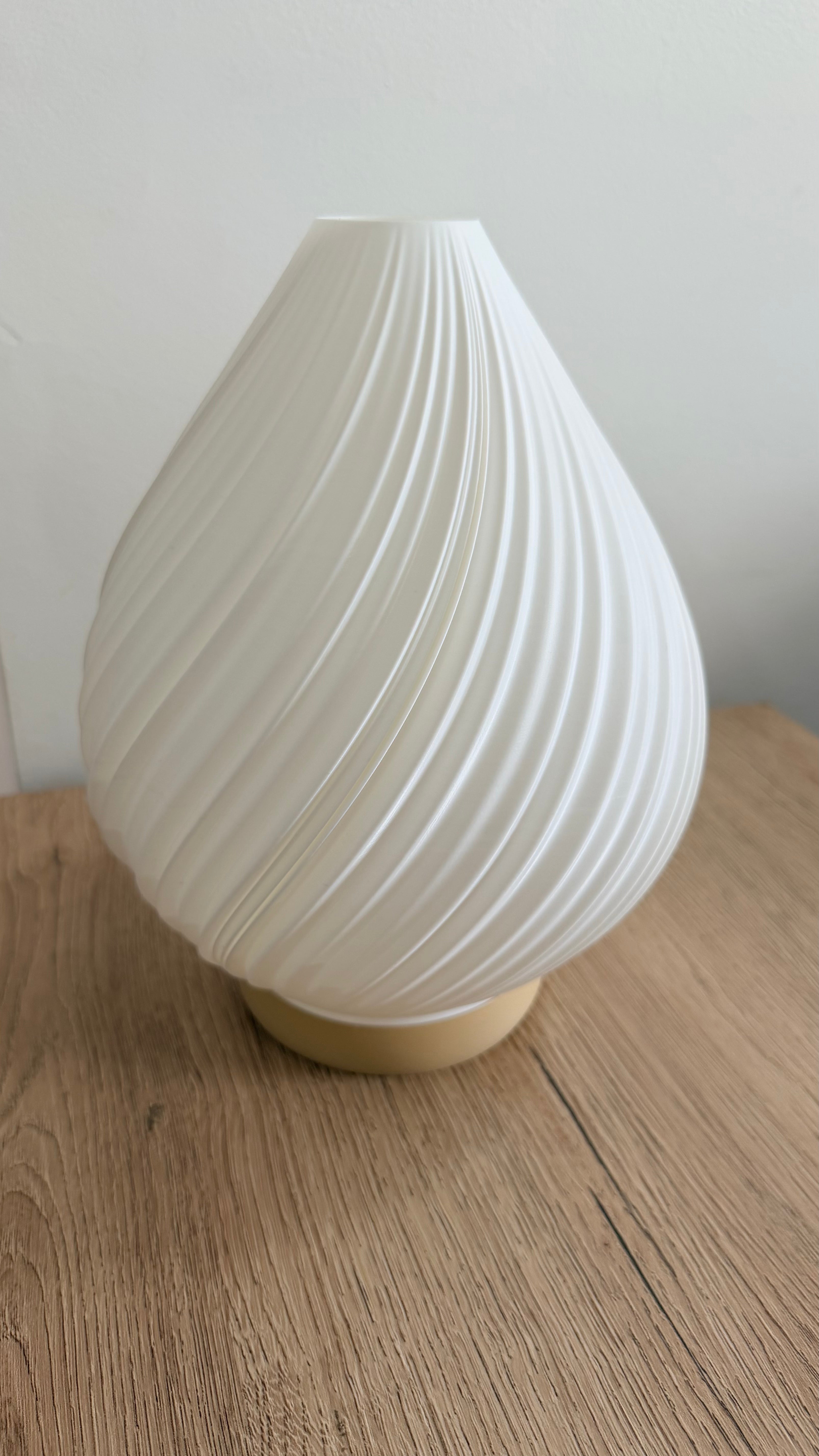 Esten Kap Lamp